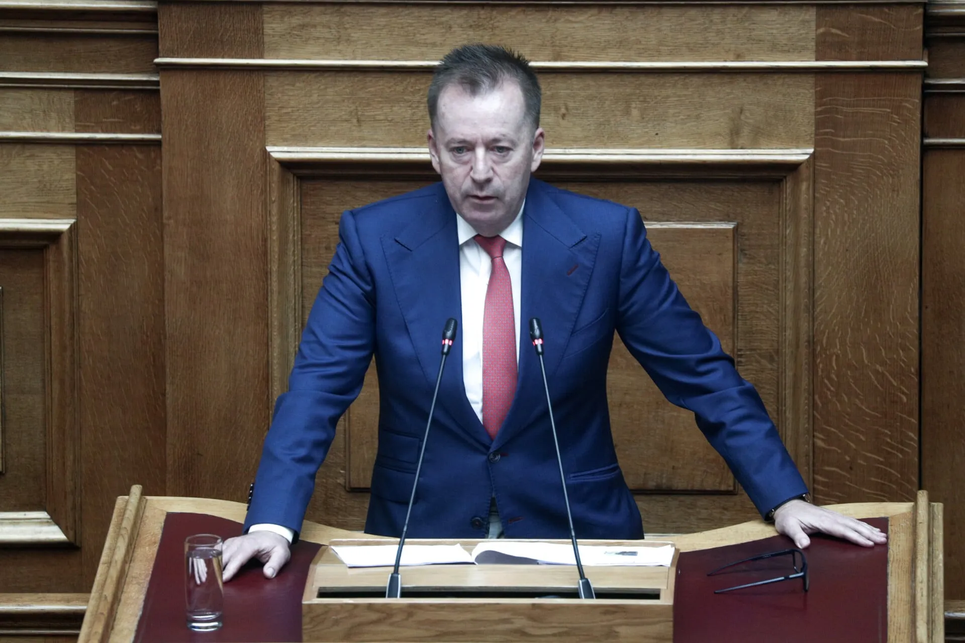 Ο Βασίλης Κόκκαλης παραιτείται από βουλευτής Λάρισας