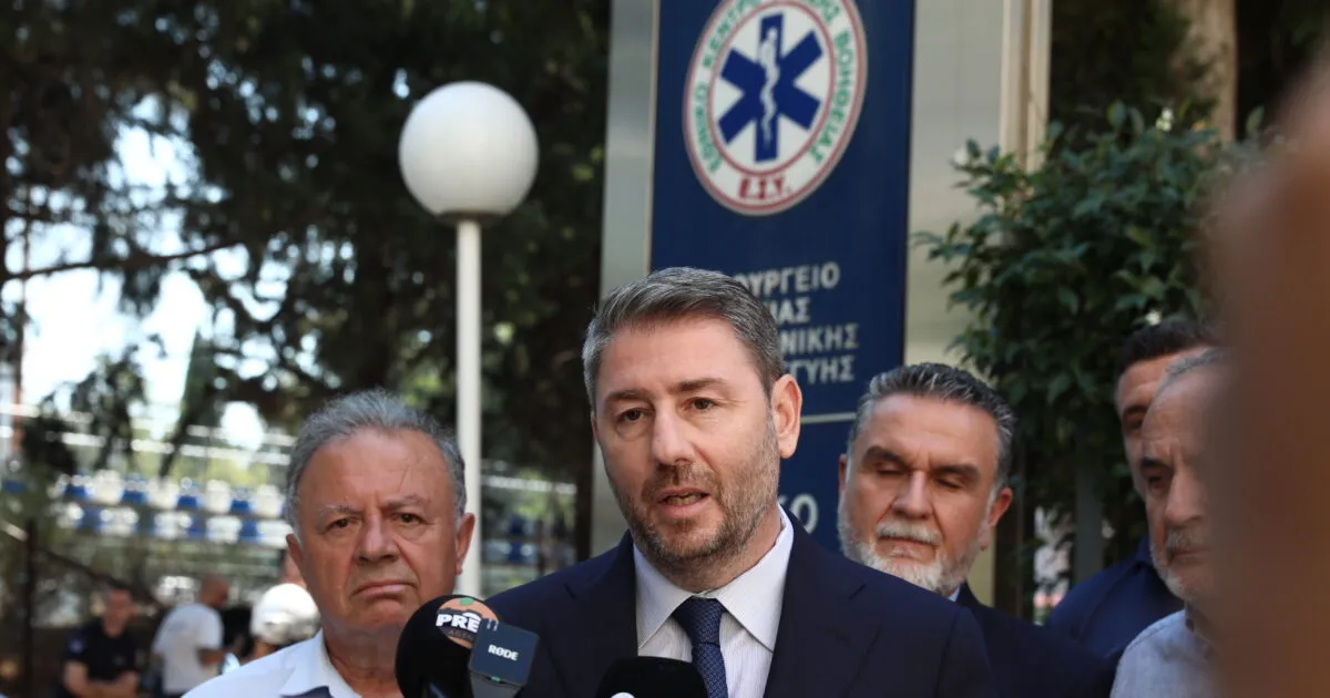 Ο Νίκος Ανδρουλάκης σε επίσκεψη στο ΕΚΑΒ