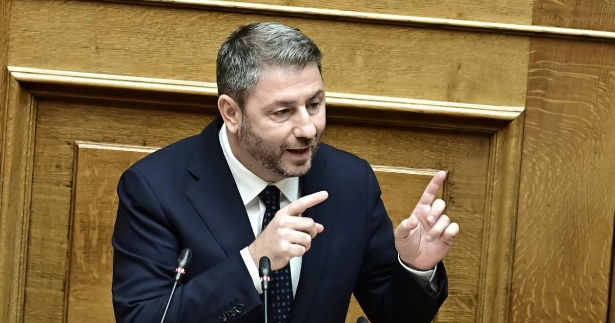 Ο Μητσοτάκης και ο Ανδρουλάκης συγκρούστηκαν για το Σύνταγμα