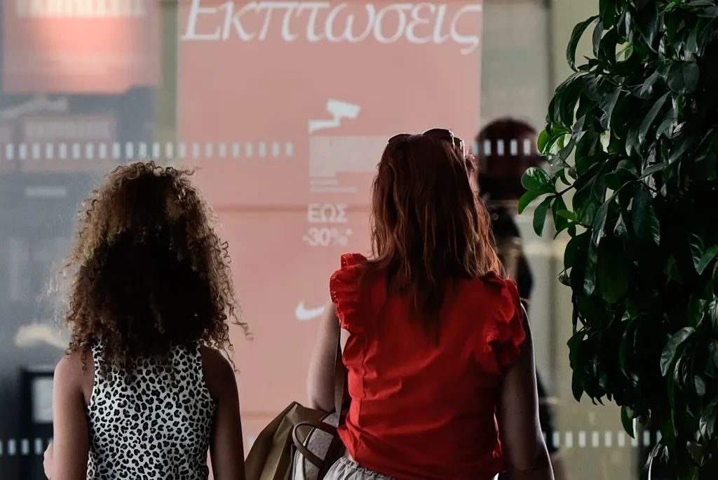 Καταστήματα ανοιχτά την Κυριακή των θερινών εκπτώσεων