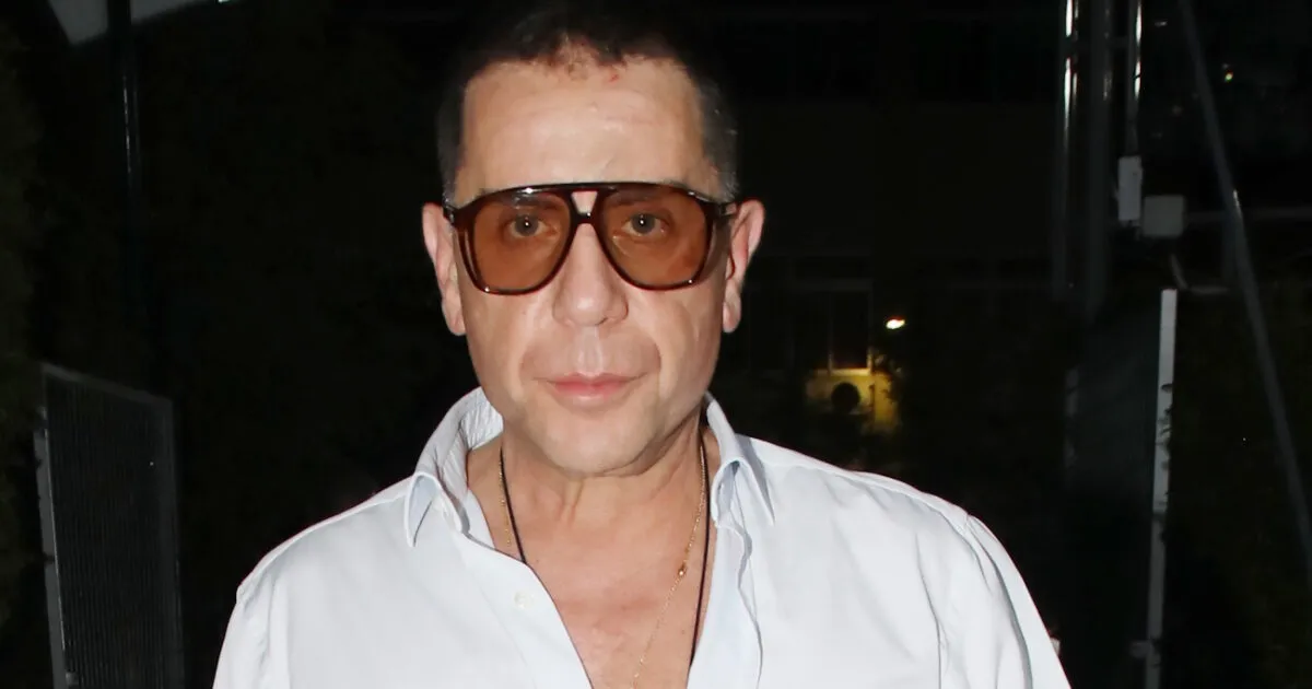 Γιώργος Μαζωνάκης τραγουδά σε πανηγύρι στα Καμένα Βούρλα