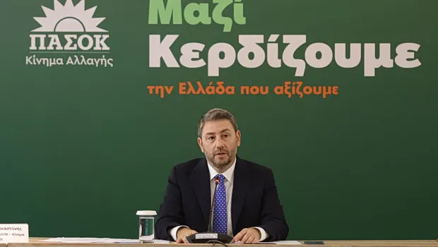 Σημαία ΕΕ και σύμβολα ενέργειας για το Σύστημα Εμπορίας Ρύπων