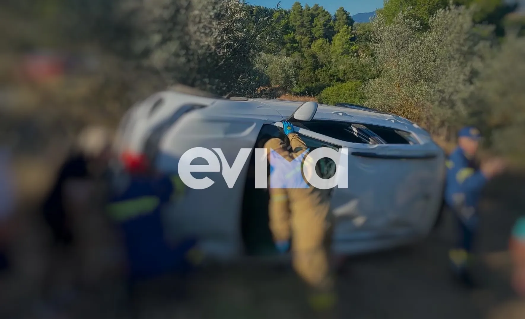 Ανατραμμένο αυτοκίνητο μετά από τροχαίο στην Εύβοια
