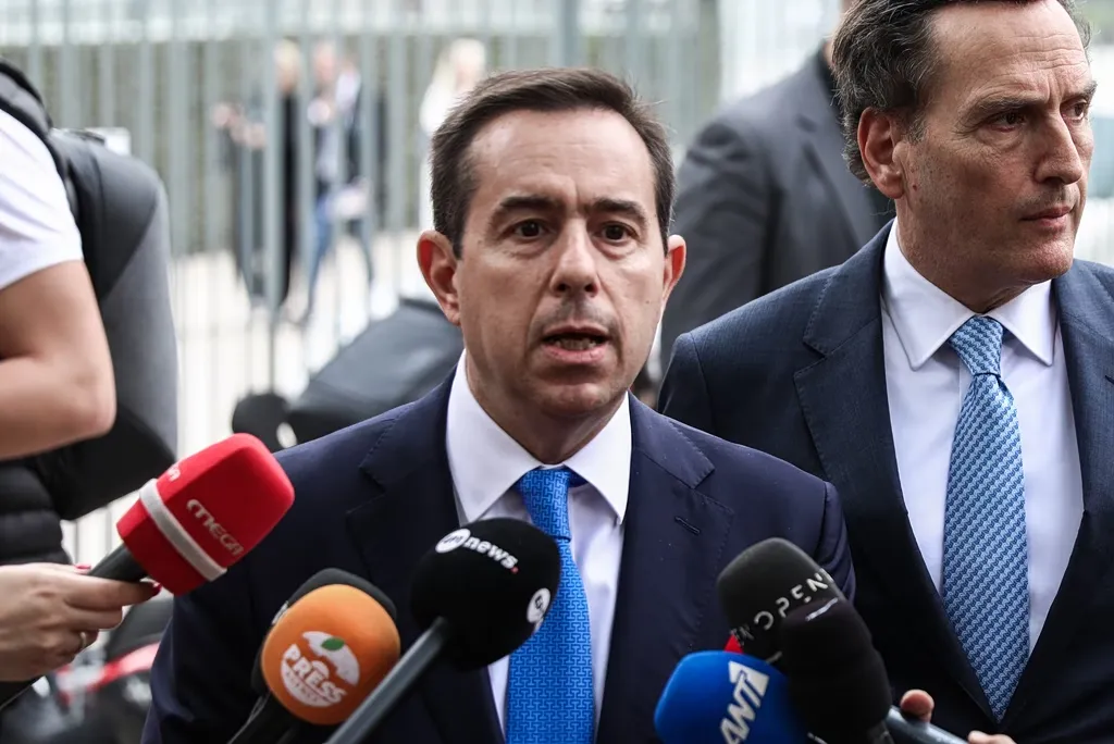Ο Νότης Μηταράκης κατά τη διάρκεια κοινοβουλευτικής συνεδρίασης