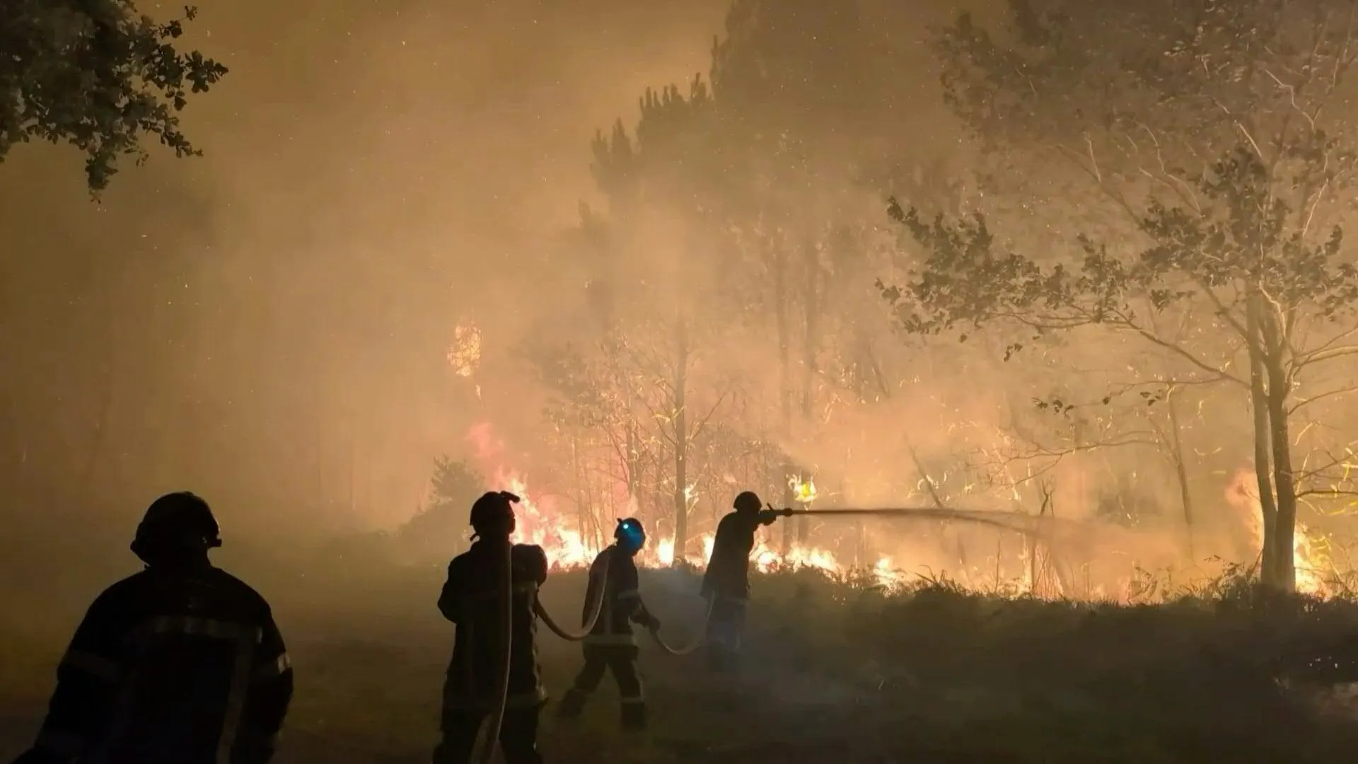 Πυρκαγιά και καπνός κοντά στο Μπορντό στη Γαλλία