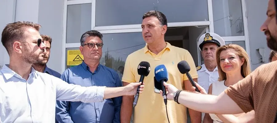 Ο υπουργός Κικίλιας στο λιμάνι της Κυλλήνης