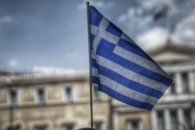 Γράφημα με την πορεία μείωσης του ελληνικού δημόσιου χρέους