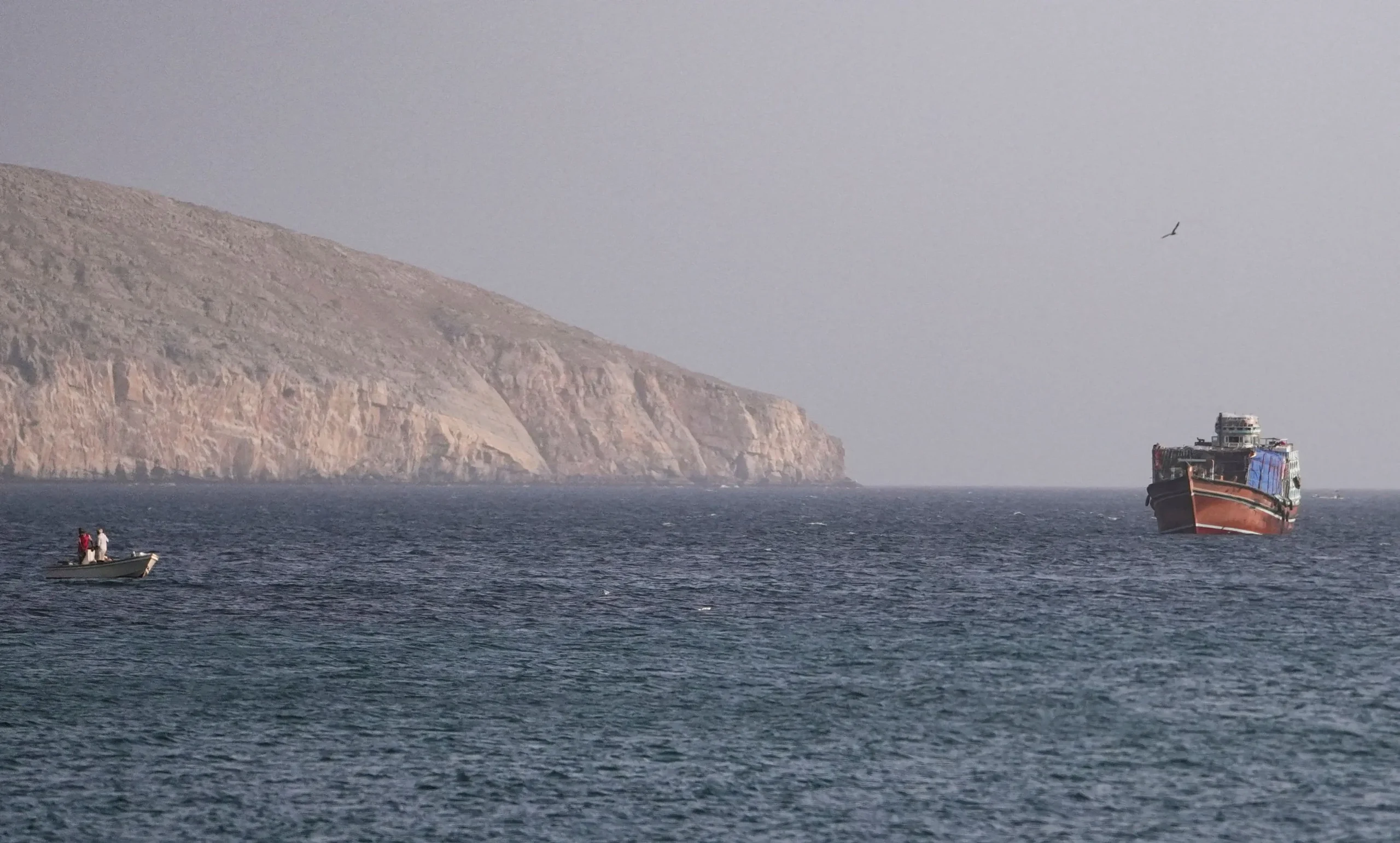 Το Ιράν ανέκοψε τέσσερα πλοία στα Στενά του Ορμούζ