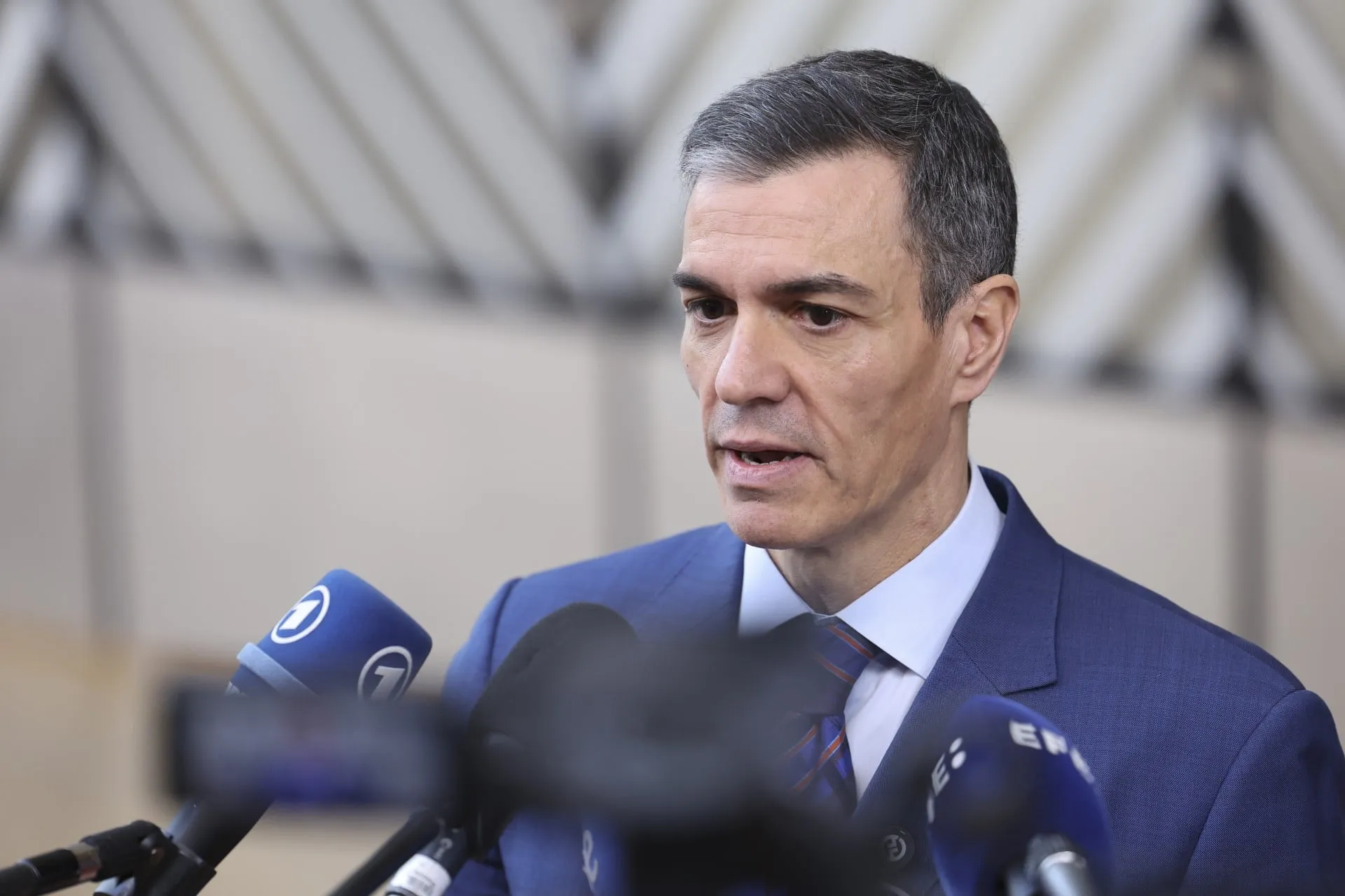 Η Νίκη Κεραμέως μιλά σε τηλεοπτική συνέντευξη