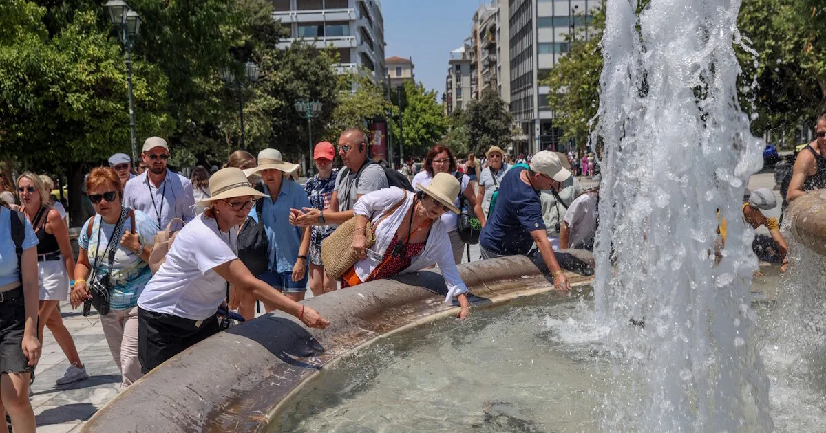 Θερμόμετρο και ήλιος κατά τη διάρκεια καύσωνα στην Ελλάδα