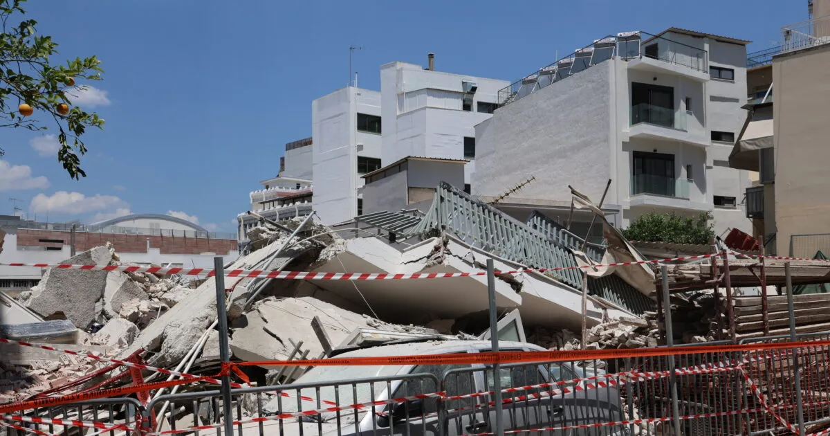 Κατάρρευση πολυκατοικίας στα Πετράλωνα Αθήνας