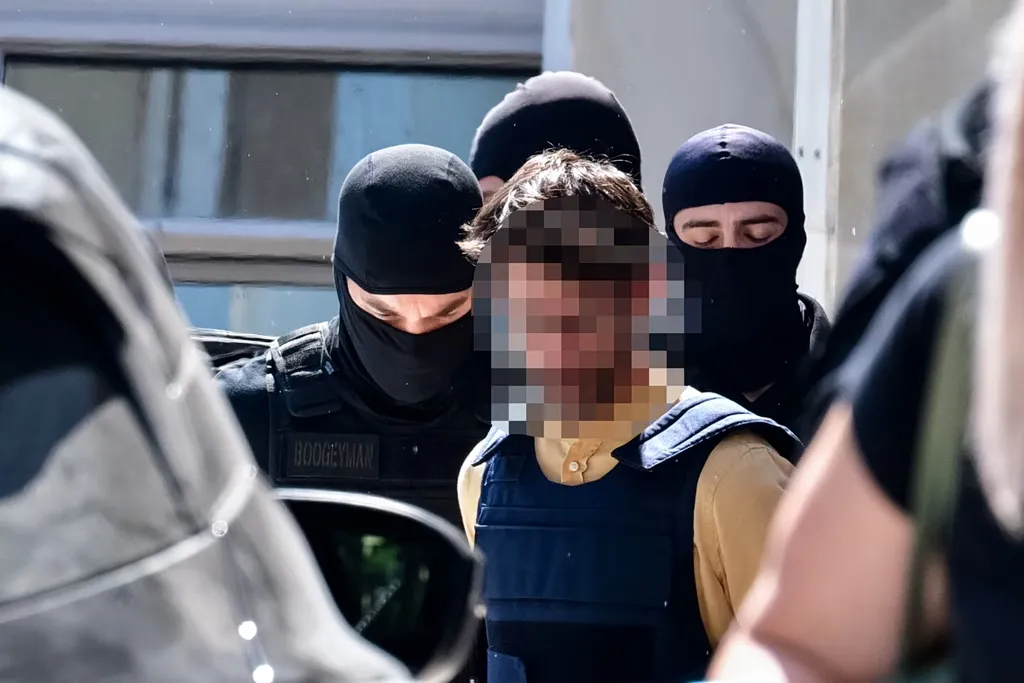 Δικαστήρια Ευελπίδων απολογία υπόθεση Marfin 42χρονοι
