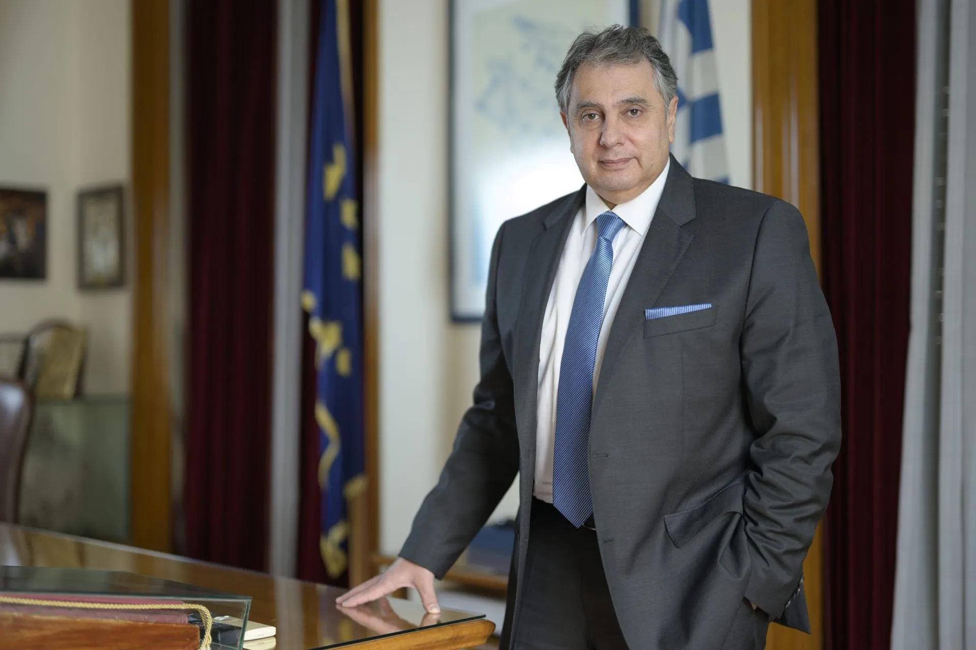 Εμπορικό πλοίο διέρχεται τα Στενά του Ορμούζ