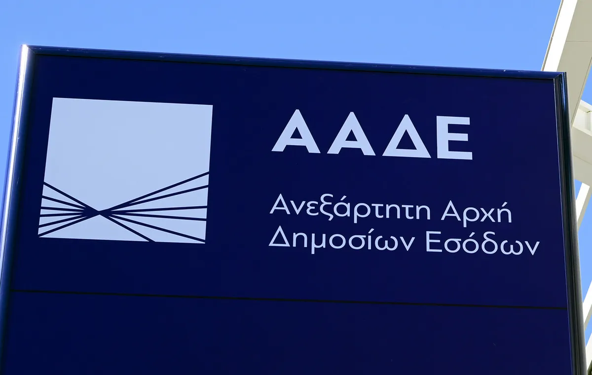 Φορολογούμενος υποβάλλει ηλεκτρονικά τη φορολογική δήλωση