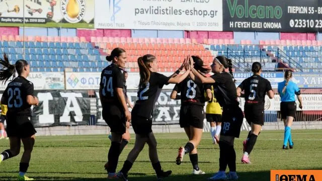 Παίκτριες του ΠΑΟΚ πανηγυρίζουν γκολ στο Champions League γυναικών