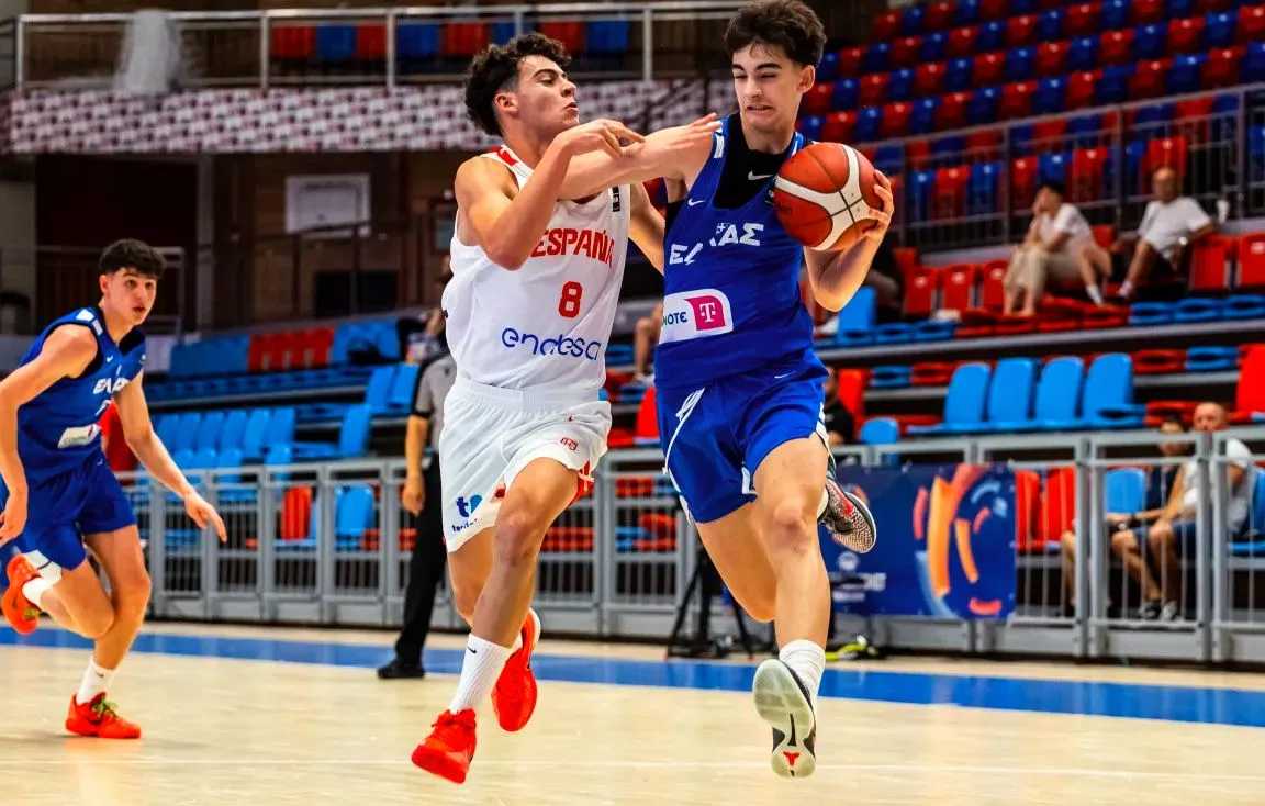 Παίκτες της Εθνικής Παίδων στο Eurobasket U16 κόντρα στην Ισπανία