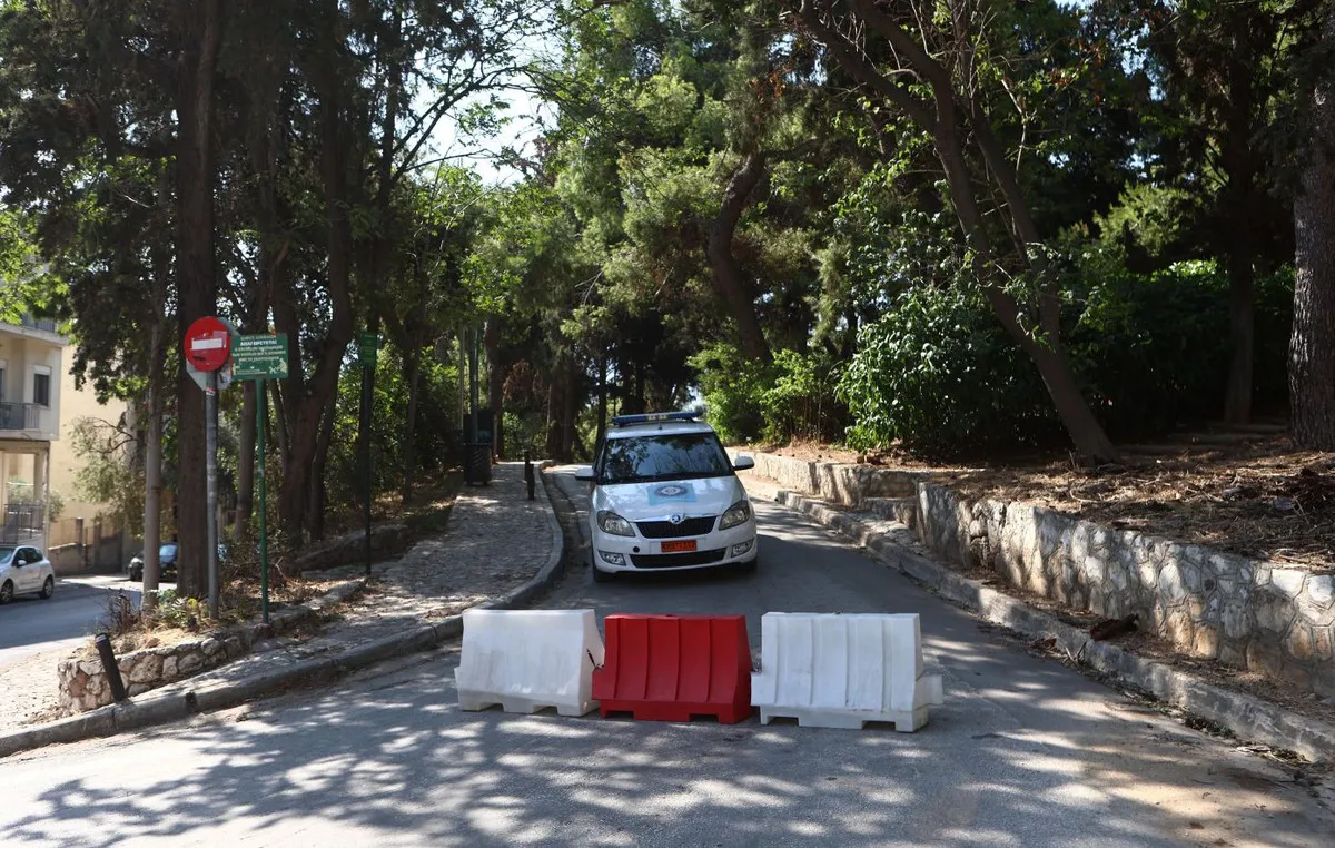Πυροσβέστες σε δασική περιοχή της Χαλκιδικής