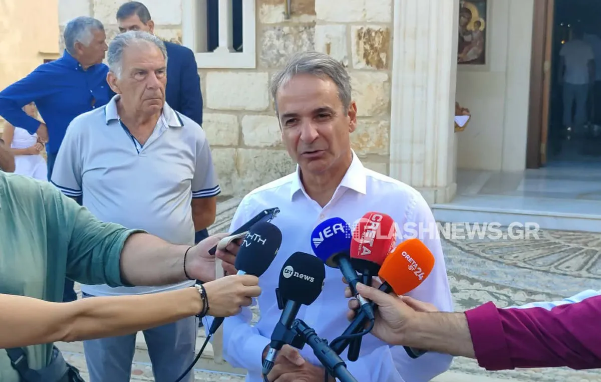 Ο Κυριάκος Μητσοτάκης στη Θεία Λειτουργία στα Χανιά