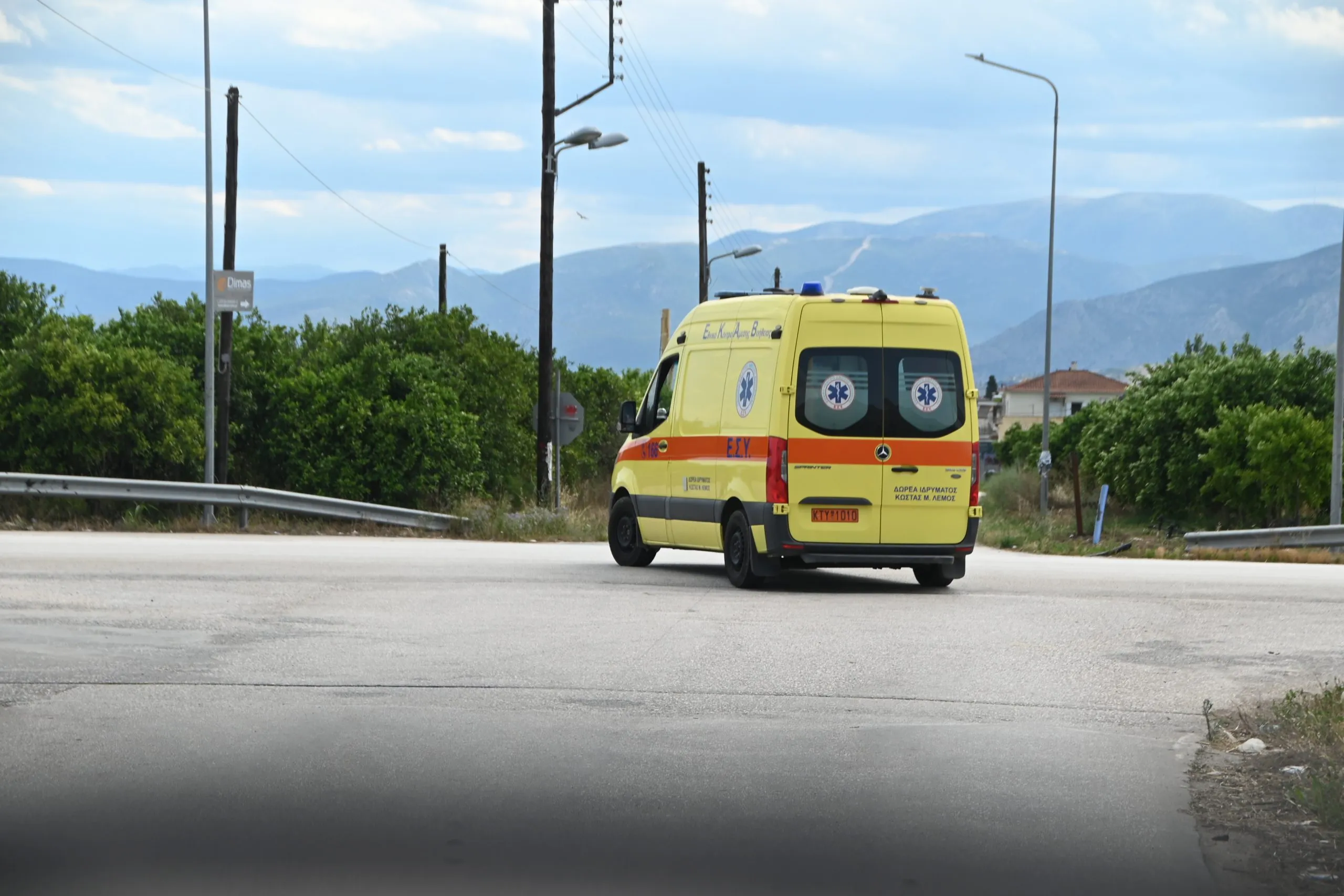 Πυροσβέστες σε επιχείρηση ανάσυρσης από πηγάδι