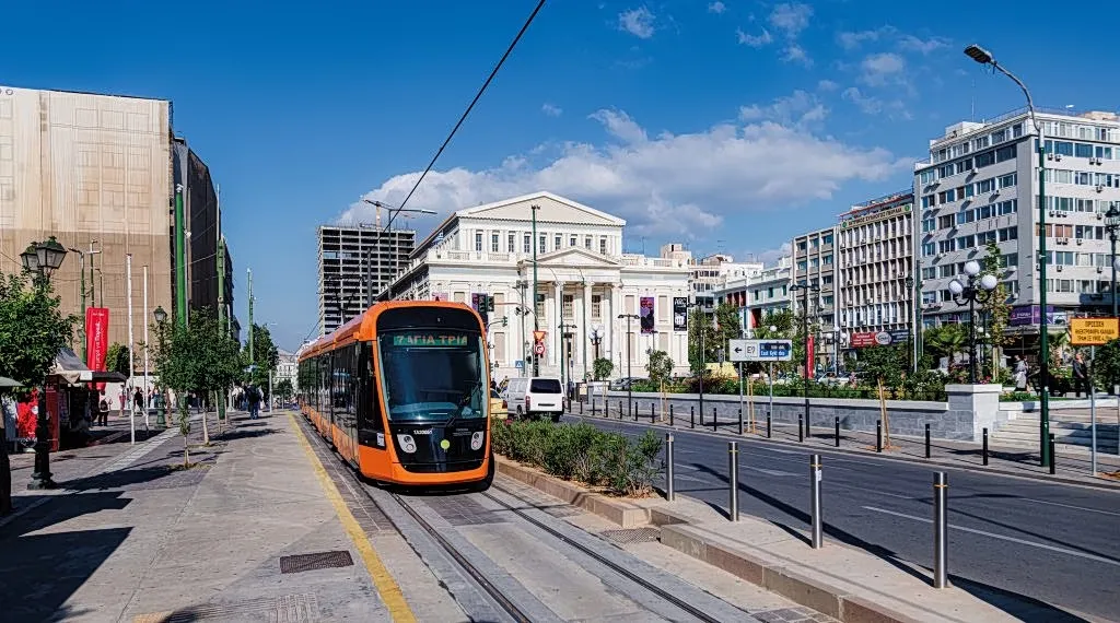 Συρμός του Τραμ στην Αθήνα με νέα δρομολόγια