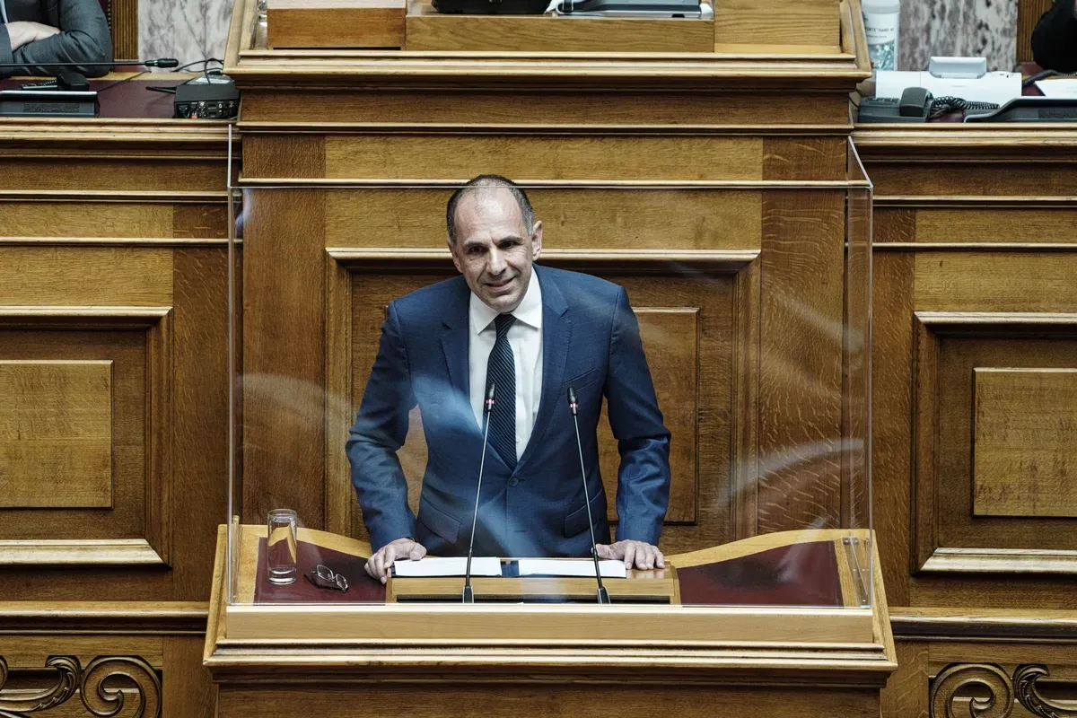 94χρονη διασώζεται από τη λάσπη στο Νεπάλ