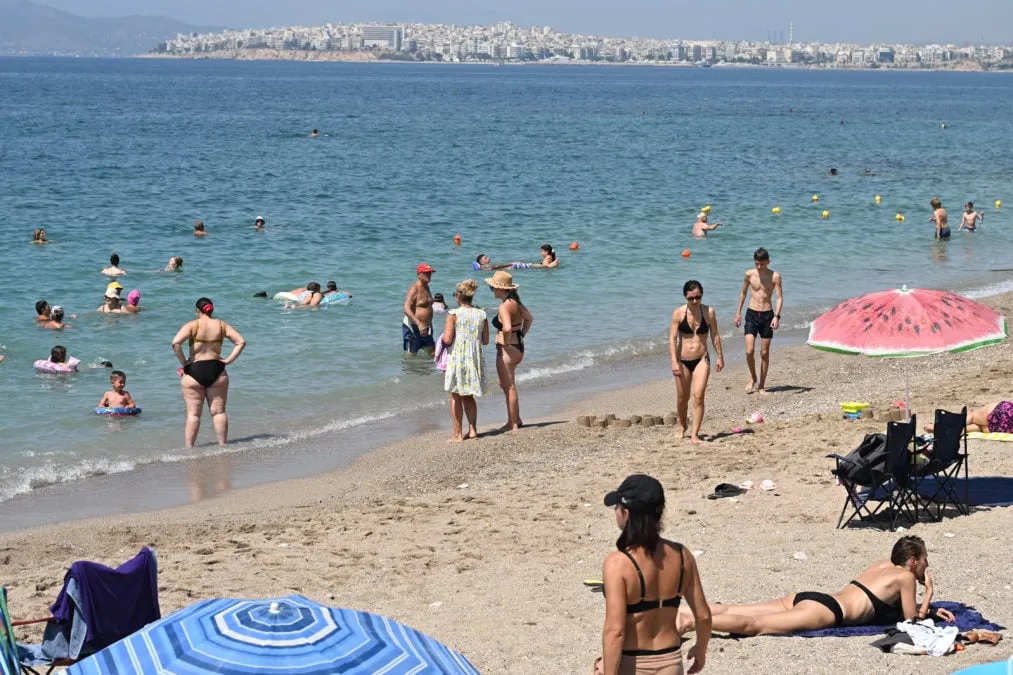 Λέσχη Φιλίας κλιματιζόμενος χώρος Δήμου Αθηναίων καύσωνας