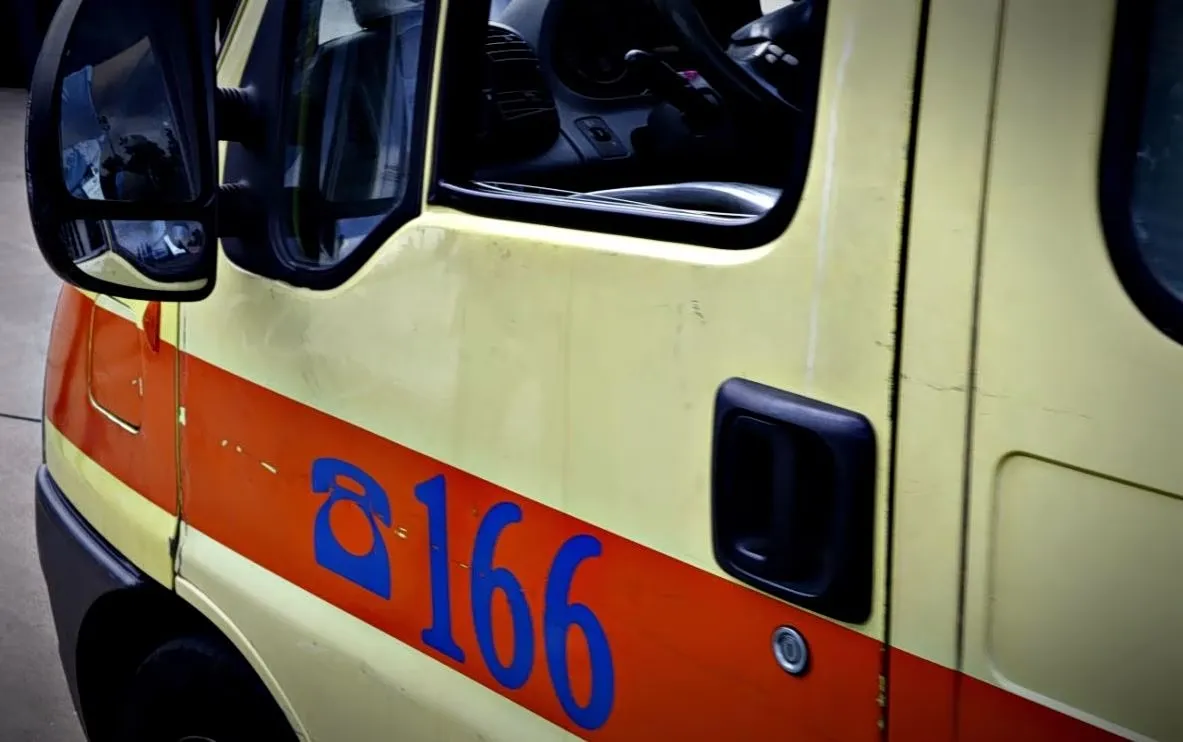 Ανατραμμένο αυτοκίνητο σε αγροτεμάχιο στη Χαλκιδική μετά από τροχαίο