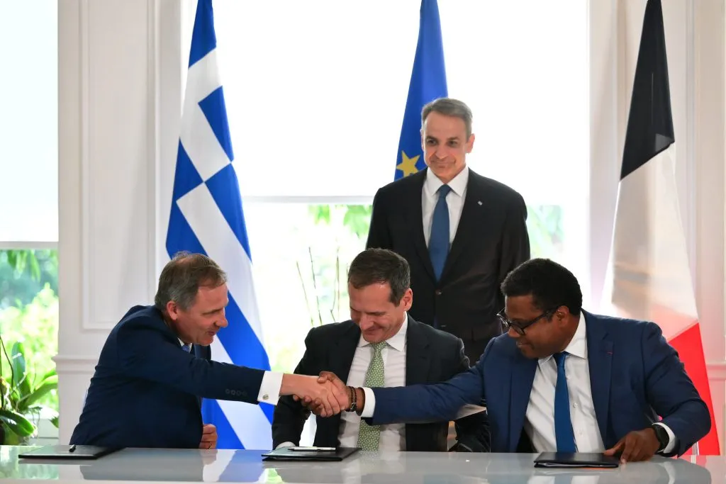 Υπογραφή συμφωνίας Μητσοτάκη Meridiam για τη διασύνδεση Κύπρου