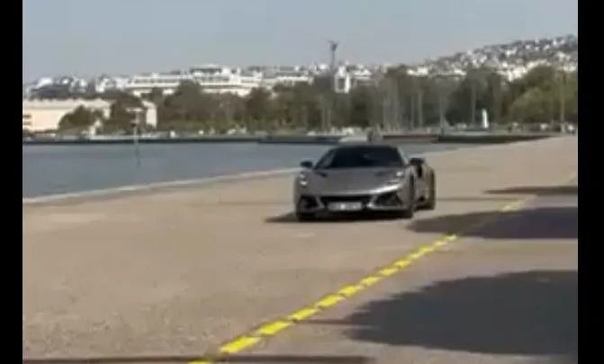 Πολυτελές αυτοκίνητο supercar στη Νέα Παραλία Θεσσαλονίκης