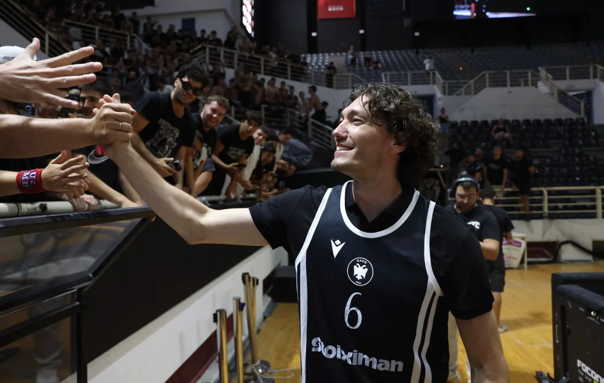 Ο Τσέντι Όσμαν με τη φανέλα του ΠΑΟΚ