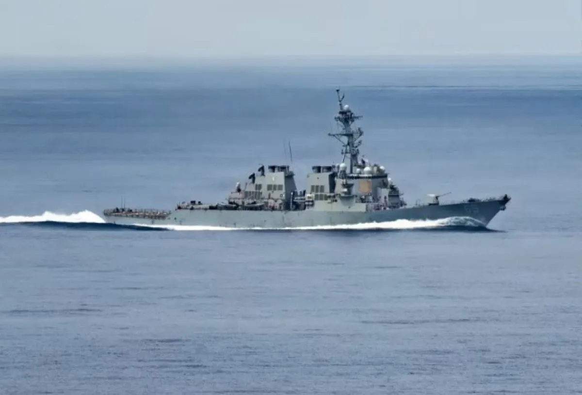 Το αντιτορπιλικό USS Benfold στη θάλασσα