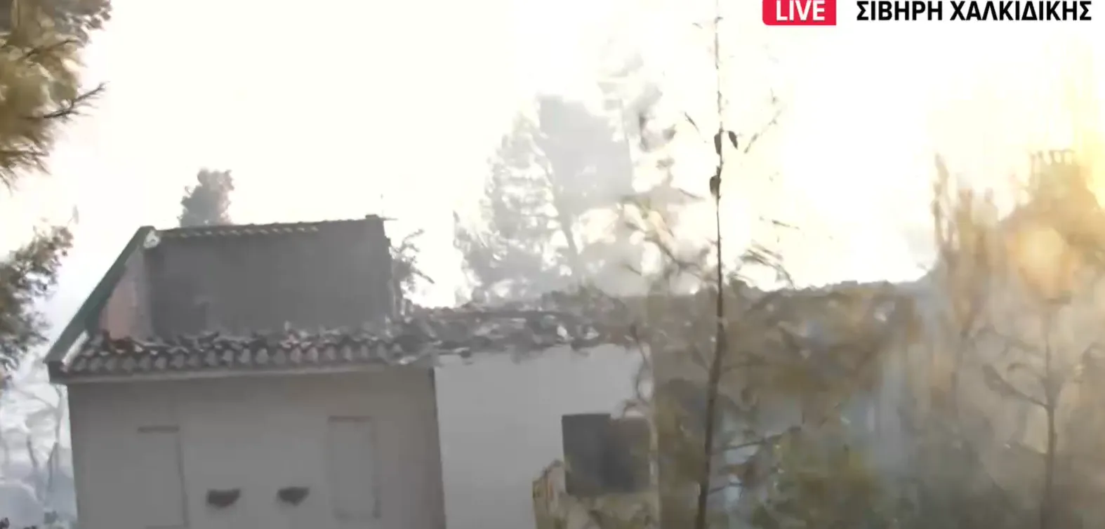 Πυρκαγιά και καμένα σπίτια στη Χαλκιδική