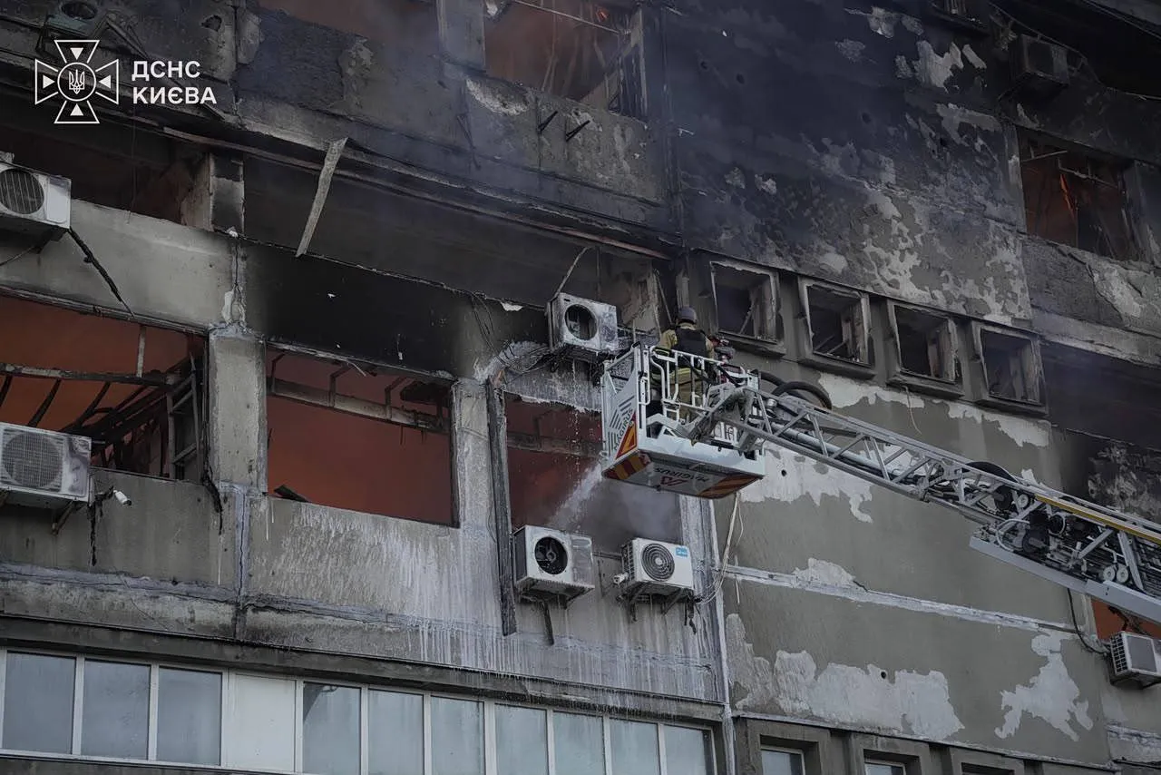 Καπνός από ρωσικό βομβαρδισμό στη Σούμι Ουκρανίας