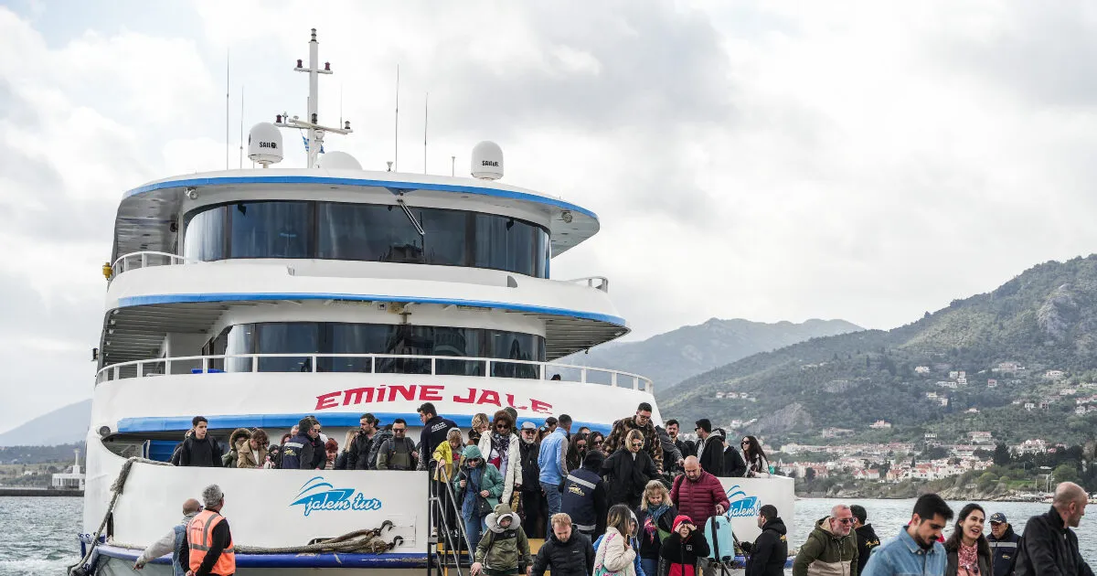 Τούρκοι τουρίστες σε ελληνικό νησί με φεριμπότ