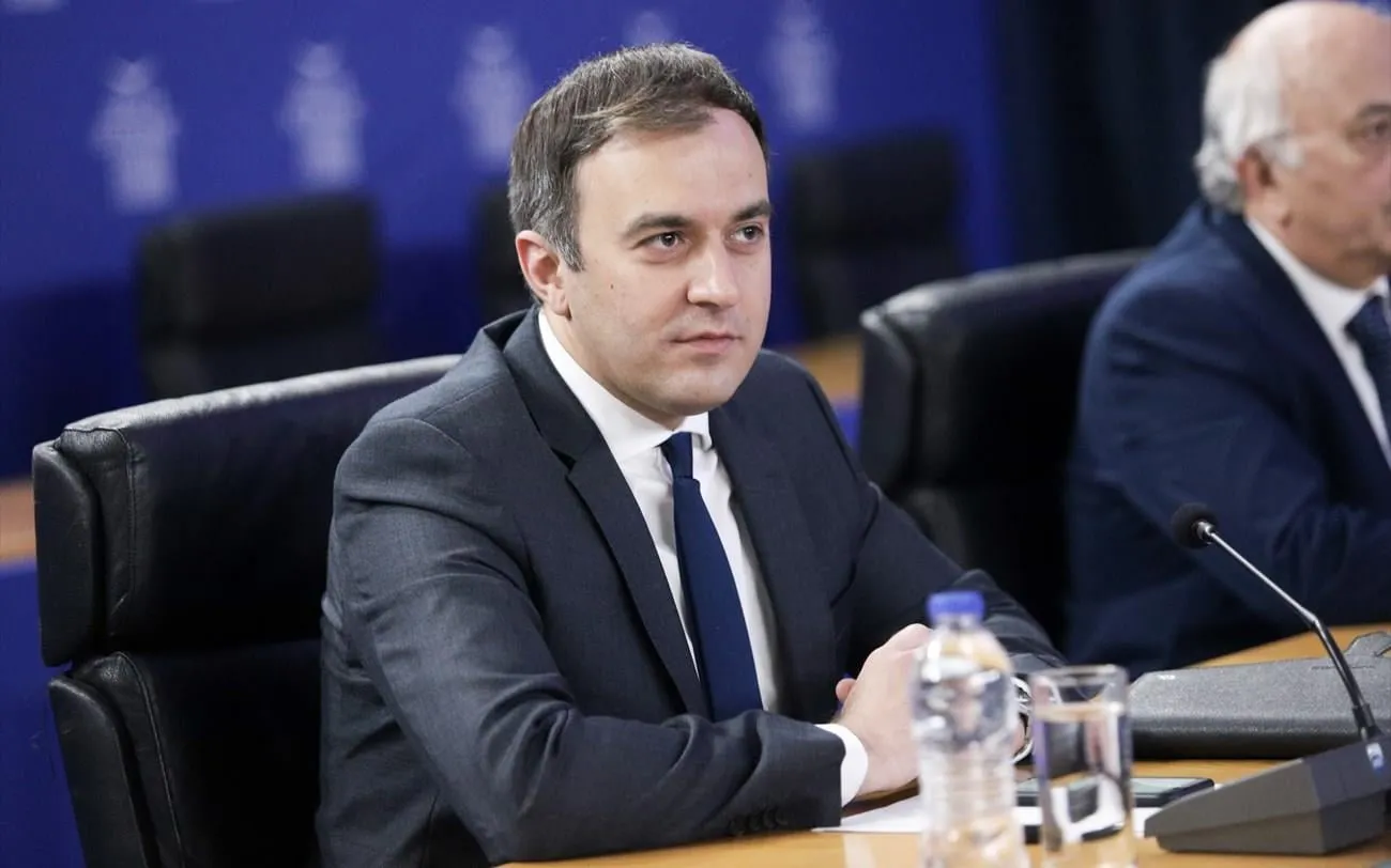 Ο υφυπουργός Εξωτερικών Τάσος Χατζηβασιλείου σε τηλεοπτική συνέντευξη