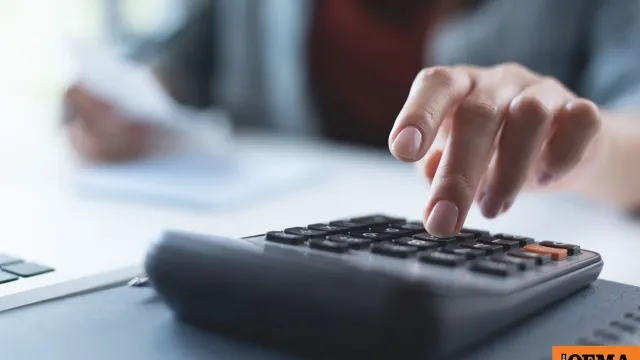Οθόνη υπολογιστή με την πλατφόρμα Πόθεν Έσχες 2026