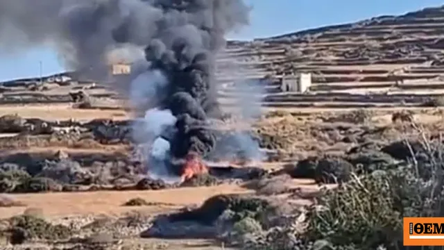 Συντετριμμένο ελικόπτερο με φωτιά στη Σίφνο