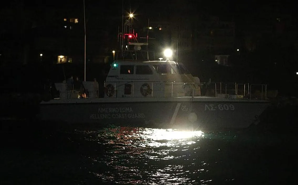 Σκάφος διάσωσης στη θάλασσα του Πλωμαρίου Λέσβου