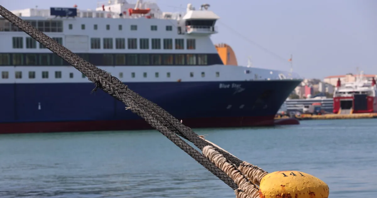 Δεμένα πλοία στο λιμάνι λόγω θυελλωδών ανέμων