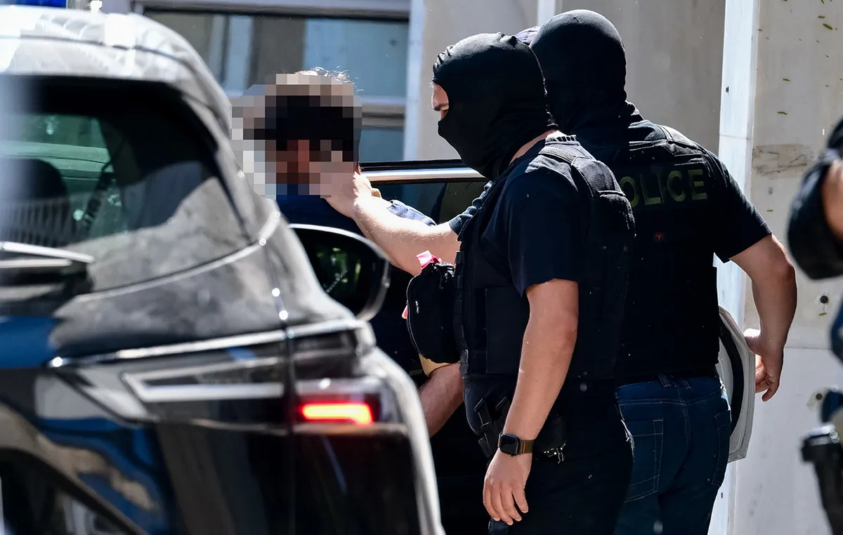 Αστυνομική επιχείρηση σύλληψης μελών συμμορίας στο Παλαιό Φάληρο