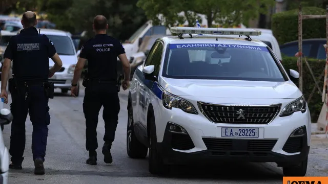 Καμένο αυτοκίνητο μετά από εμπρησμό στους Αγίους Αναργύρους