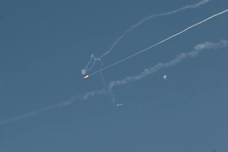 Στρατιωτικά drones πάνω από αεροπορική βάση στα ΗΑΕ