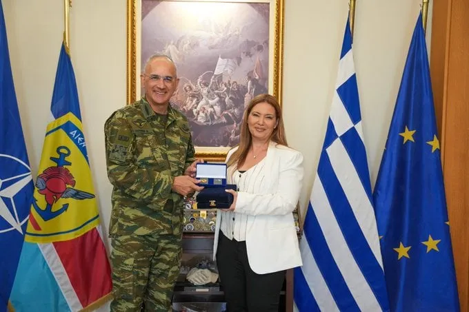 Ο Αρχηγός ΓΕΕΘΑ Δημήτριος Χούπης με την πρέσβειρα του Ισραήλ