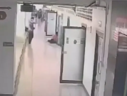 Αστυνομική επιχείρηση στο σχολείο Debsirin Nonthaburi Ταϊλάνδη