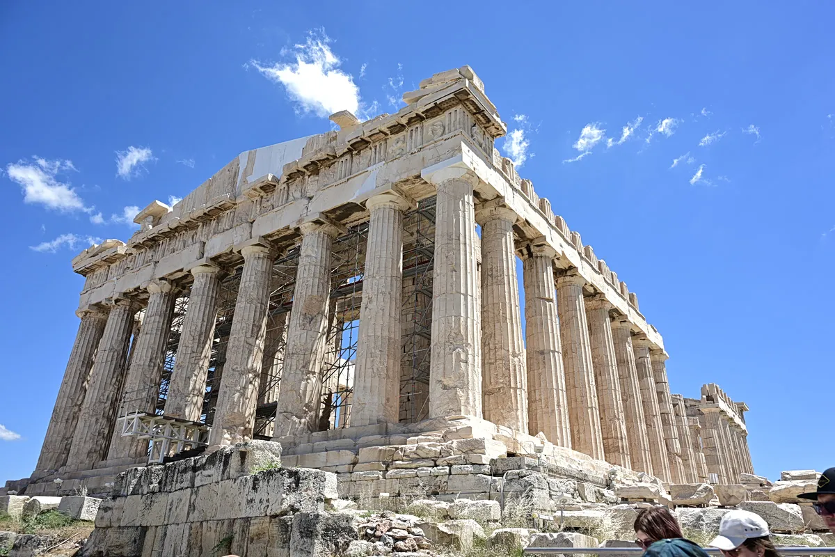 Ιρανικά στρατιωτικά πλοία στα Στενά του Ορμούζ