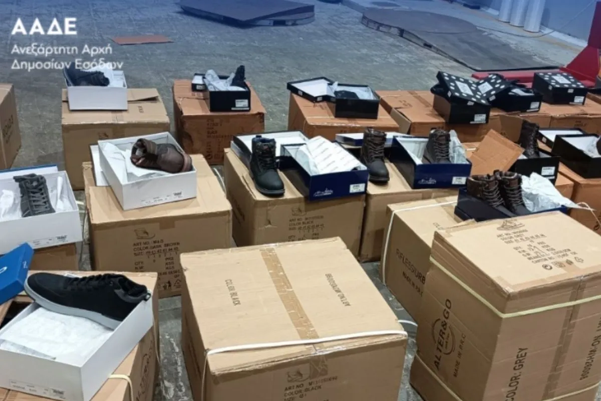 Έλεγχος ΑΑΔΕ σε αποθήκη με λαθραία παπούτσια