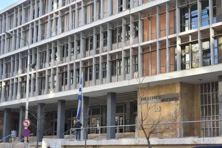 Δικαστήριο Θεσσαλονίκης, καταδίκη αστυνομικού για ενδοοικογενειακή απειλή