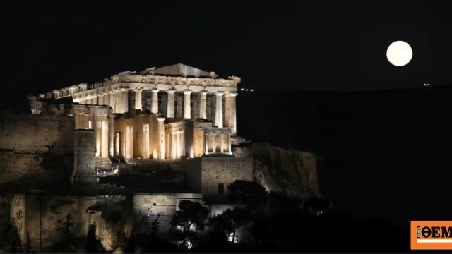 Πανσέληνος του Οξύρρυγχου πάνω από τον Παρθενώνα στην Ακρόπολη