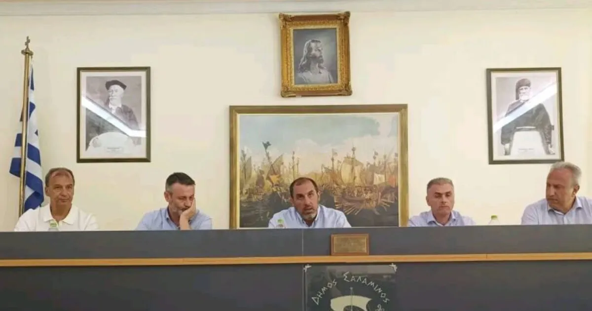 Καμένες περιοχές στη Σαλαμίνα μετά την πυρκαγιά