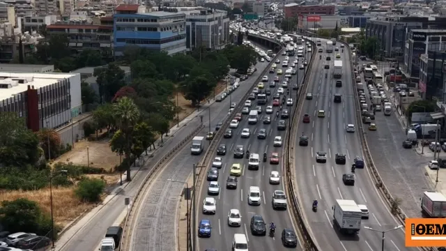 Τροχαίο στον Κηφισό με φορτηγό και ΙΧ αυτοκίνητο